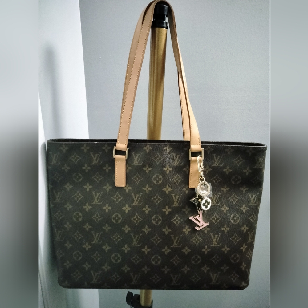 💯 Authentic Louis Vuitton bag & XL Dust Bag